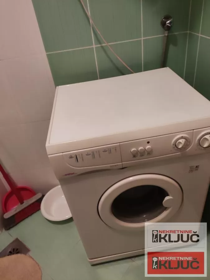 Garsonjera 27 m², Grbavica, Novi Sad, 3. sprat 5