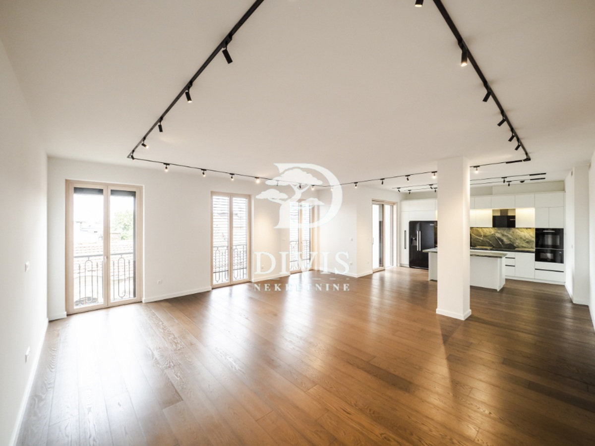 4 0 stan sa dva garažna mesta  Stari grad 150m2 1