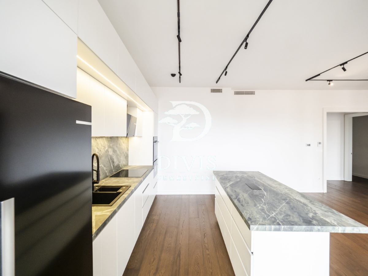 4 0 stan sa dva garažna mesta  Stari grad 150m2 2