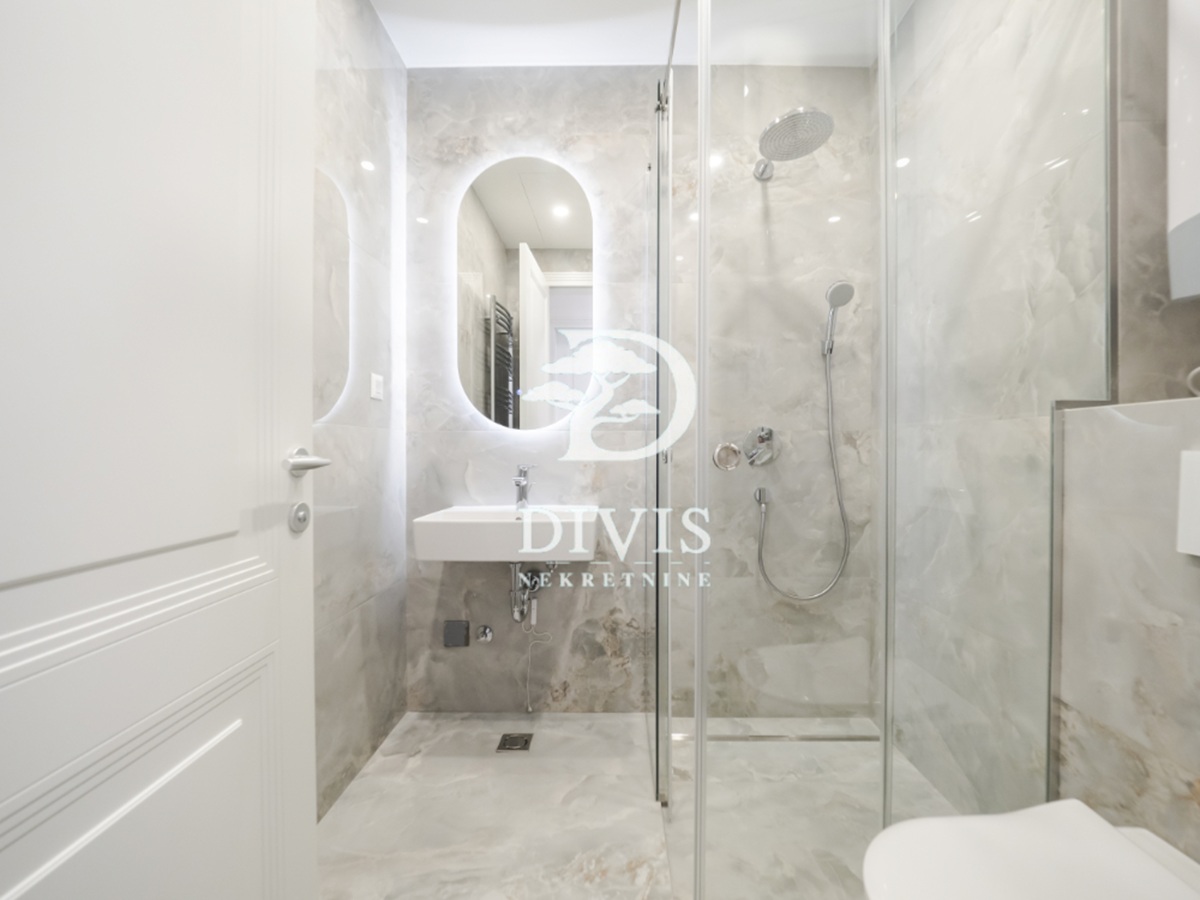 4 0 stan sa dva garažna mesta  Stari grad 150m2 4