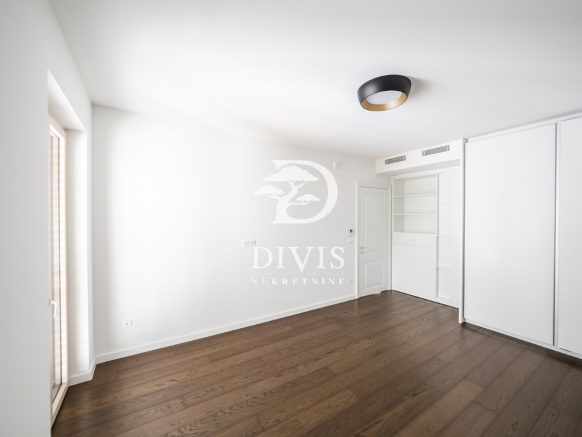4 0 stan sa dva garažna mesta  Stari grad 150m2 3