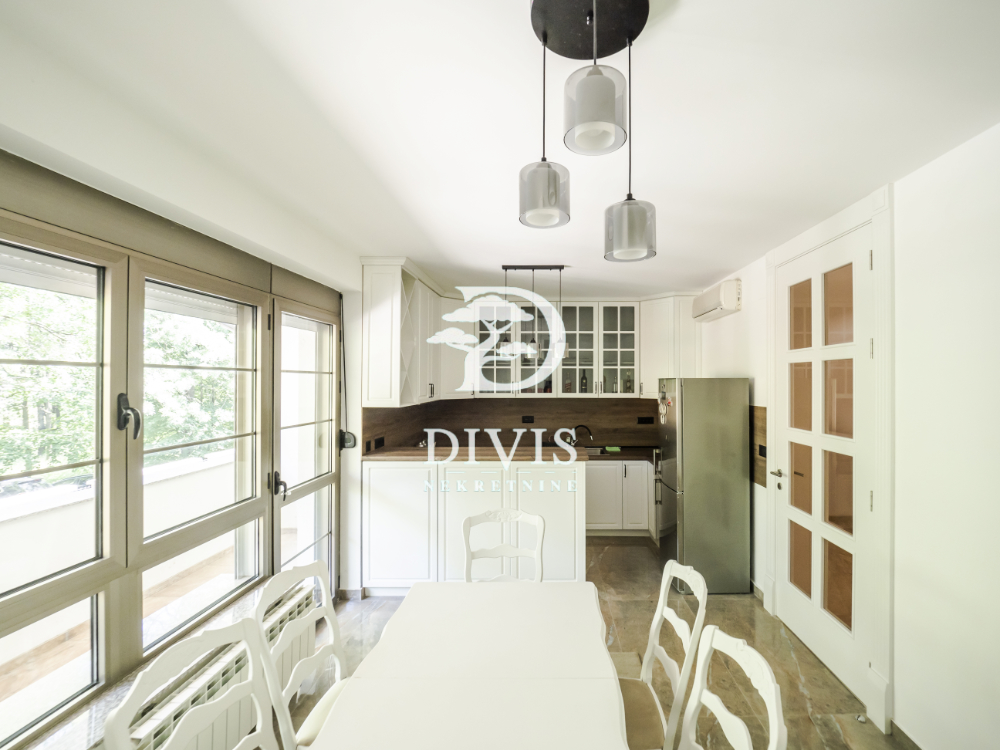 Renovirana kuća za stanovanje ili poslovni prostor  450m2 4