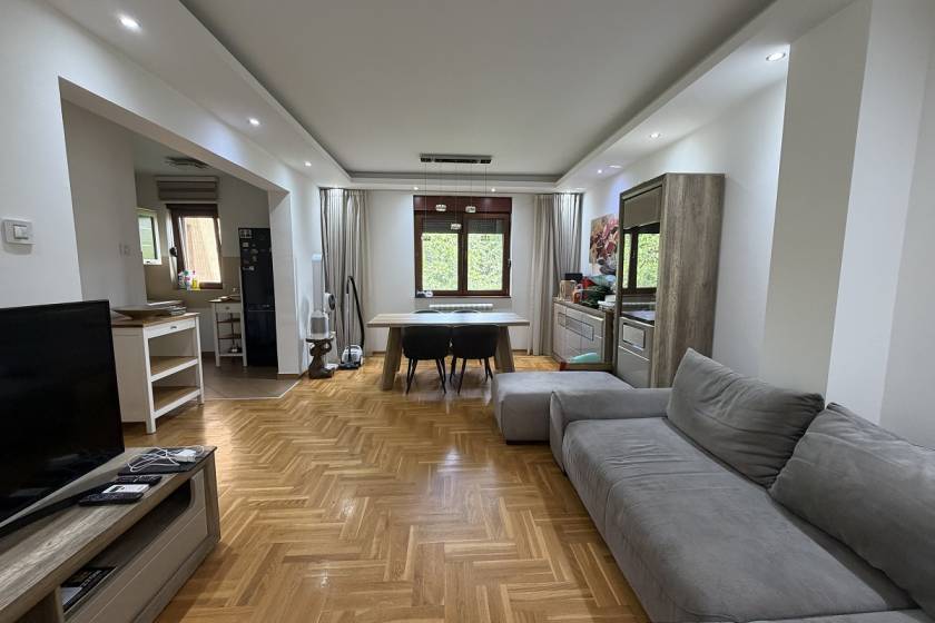 Odličan 2 0 stan  novije gradnje  57m2  Preševska ulica  I sprat 3