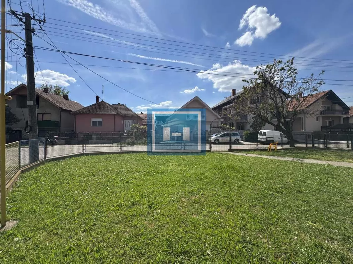 Veliki lokal sa dvorištem-idealan za vrtić ili školicu 2