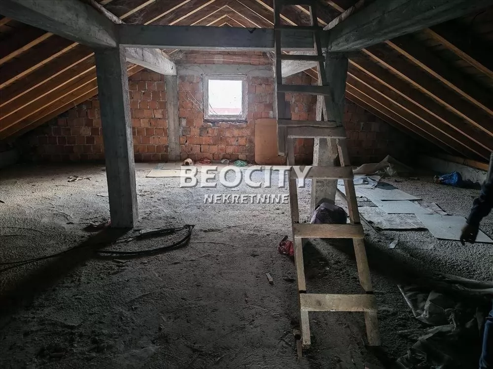 Dvosoban stan, 108 m2, Labudovo brdo, Kneževačka ID: 131901 1