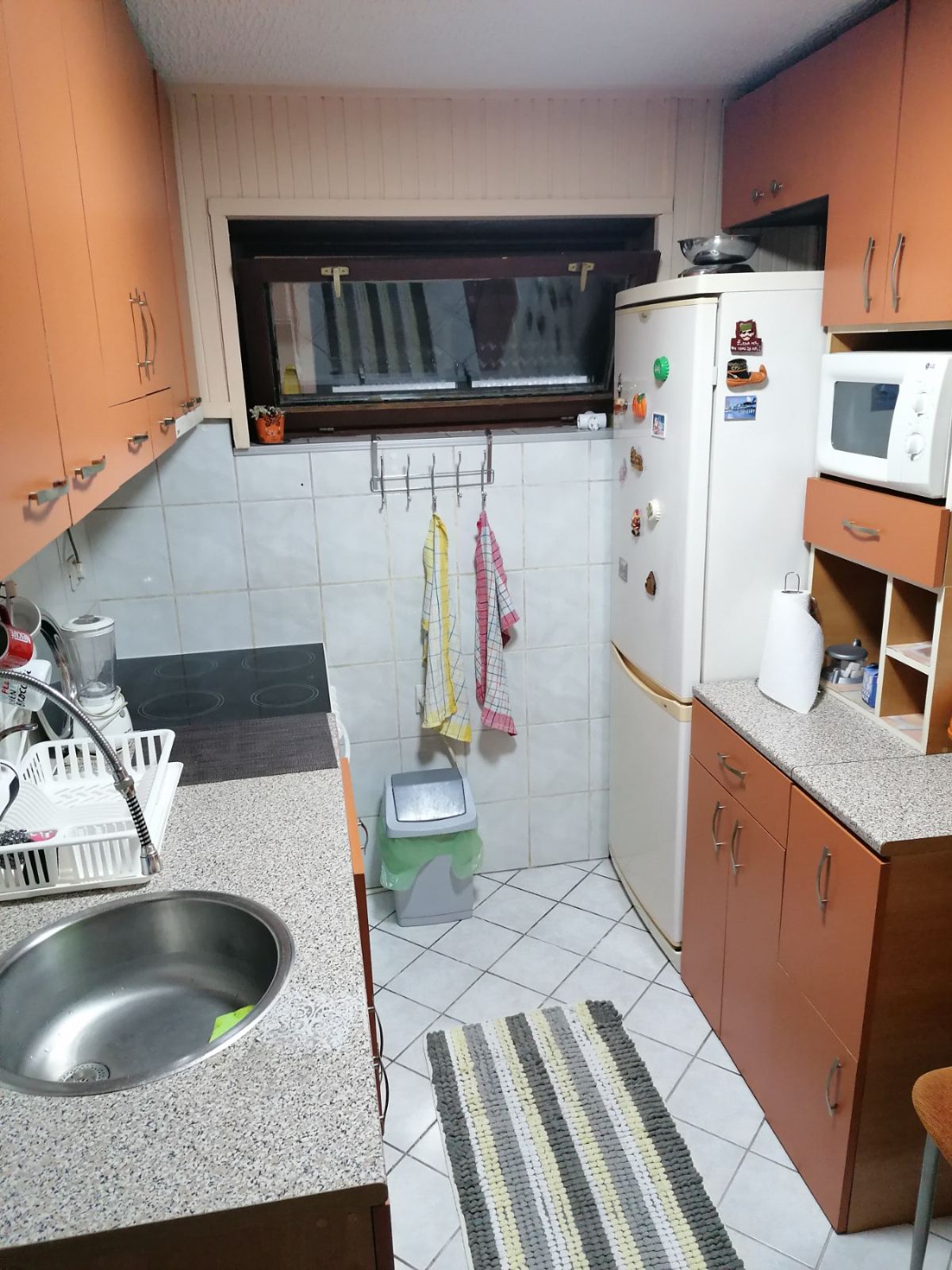 Izdaje se jednosoban stan na Leštaru 4
