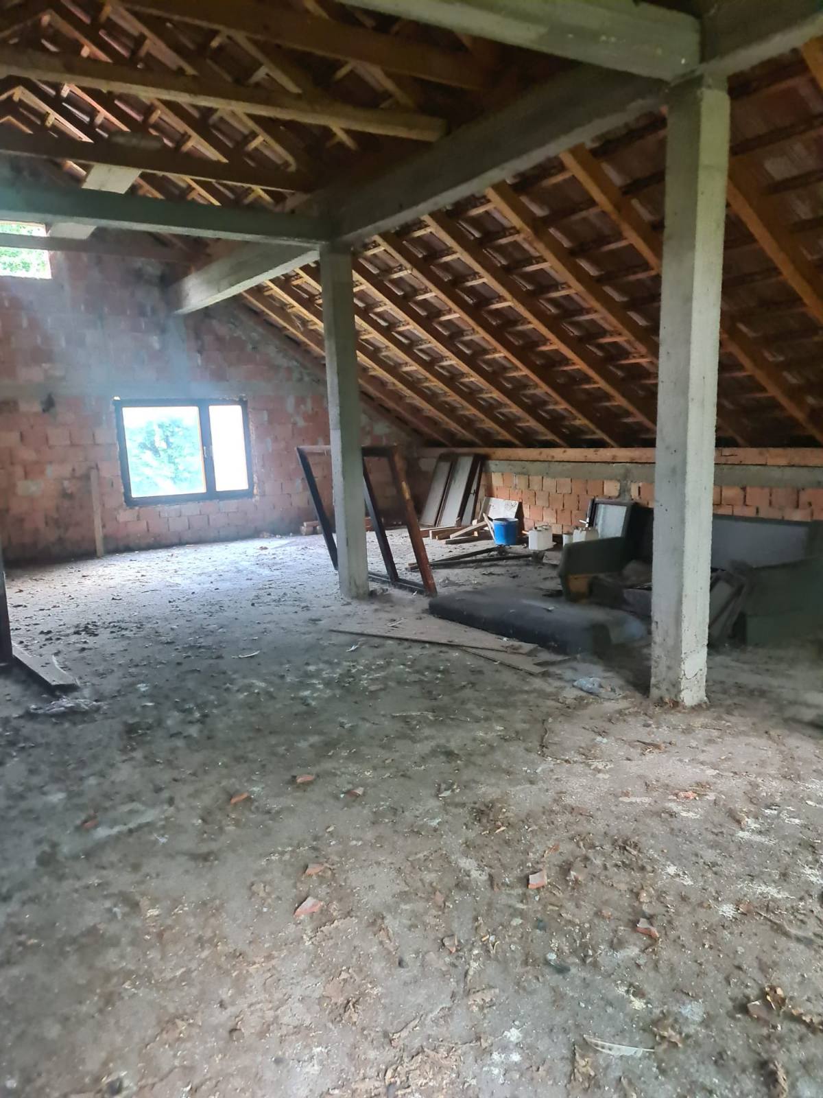 Prodajem stambeno poslovni objekat u Vranicu 4
