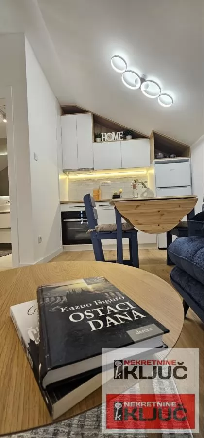CENTAR IZDAJE SE MODERAN APARTMAN SA PARKING MESTOM 10