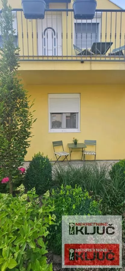 CENTAR IZDAJE SE MODERAN APARTMAN SA PARKING MESTOM 18