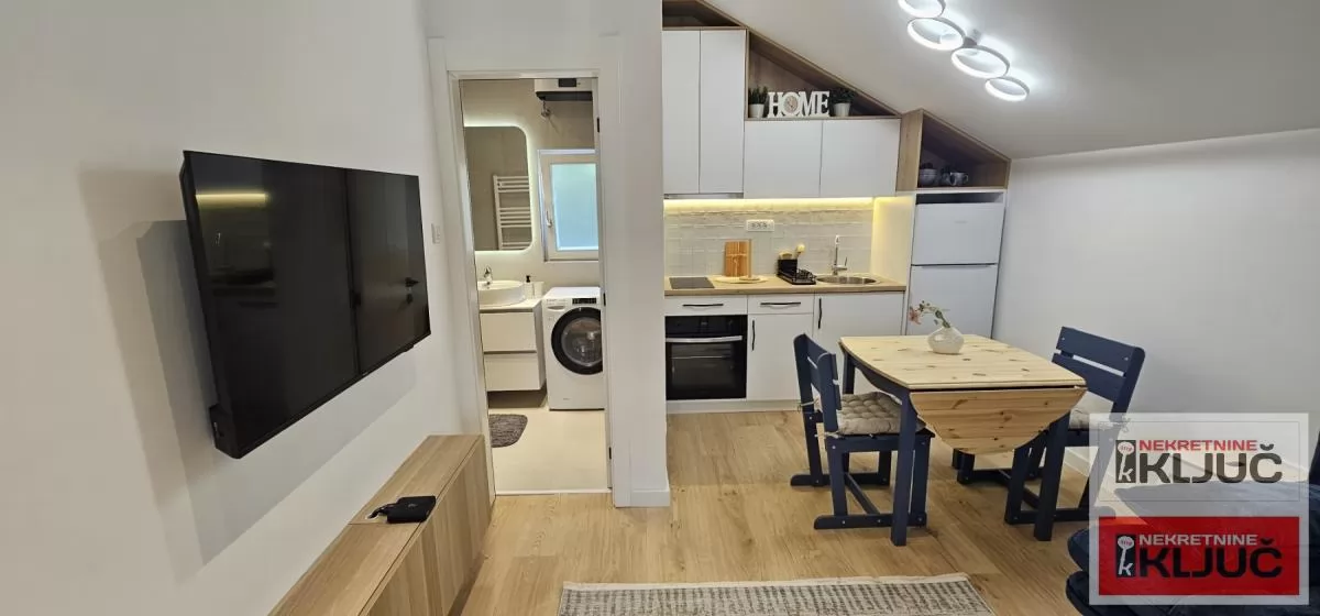 CENTAR IZDAJE SE MODERAN APARTMAN SA PARKING MESTOM 2