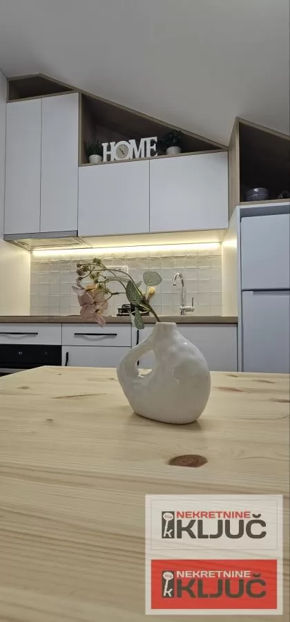 CENTAR IZDAJE SE MODERAN APARTMAN SA PARKING MESTOM 6