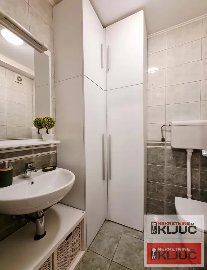 KOD SAJMA, 63m2, Trosoban, Namešten 10