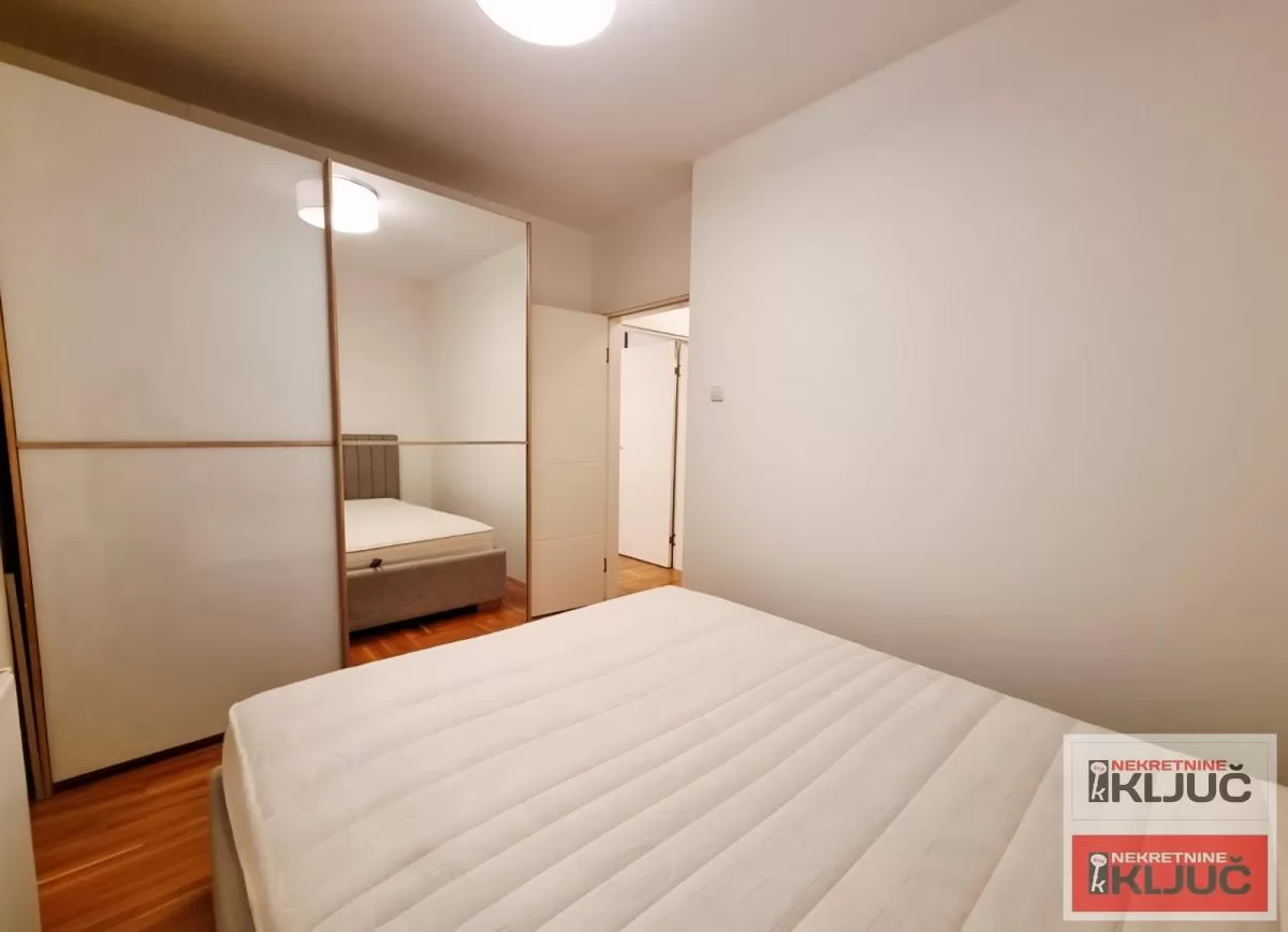 KOD SAJMA, 63m2, Trosoban, Namešten 12