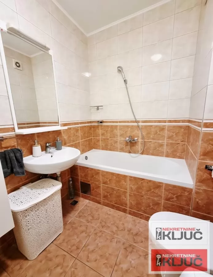 KOD SAJMA, 63m2, Trosoban, Namešten 13