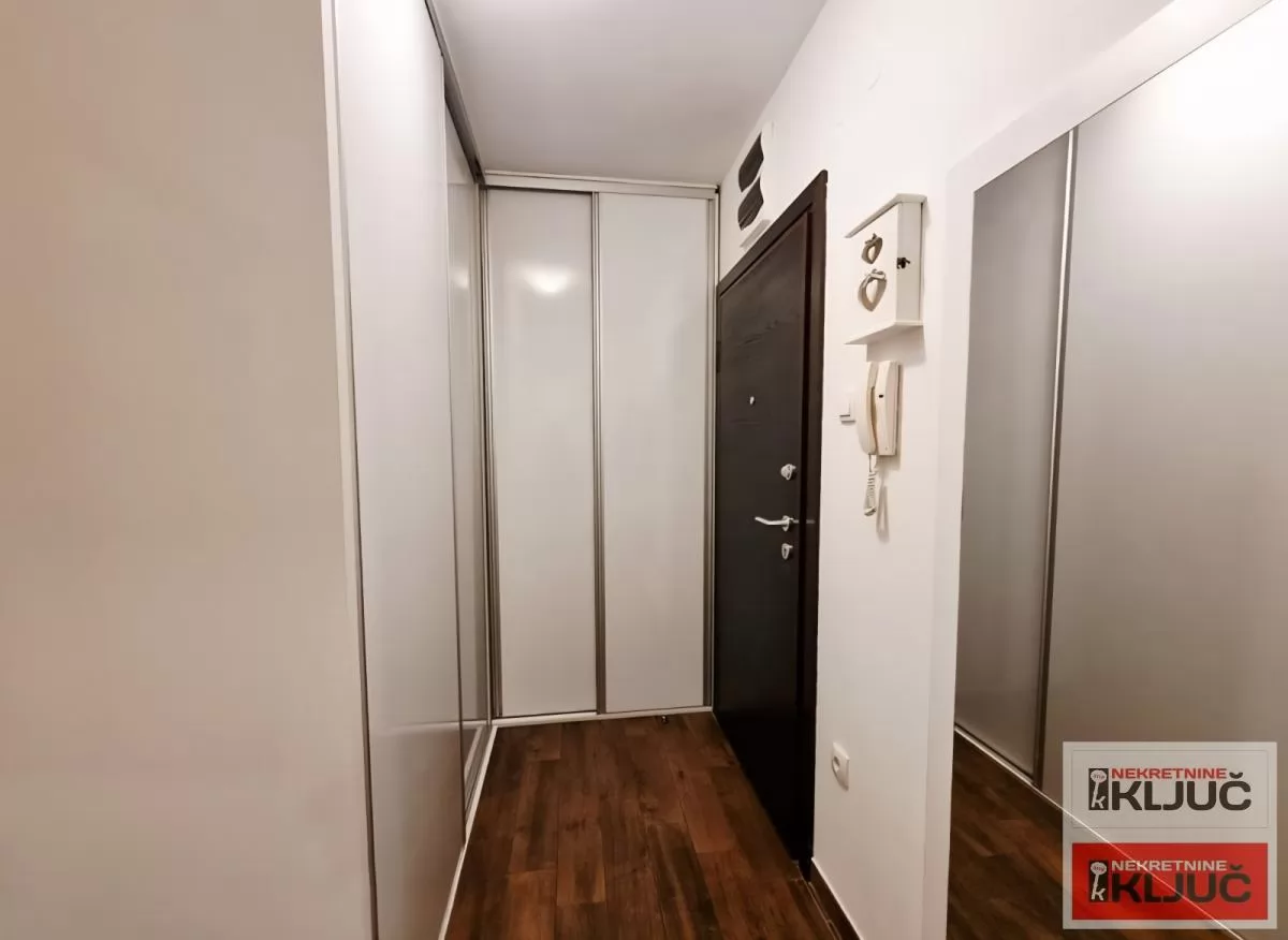 KOD SAJMA, 63m2, Trosoban, Namešten 14
