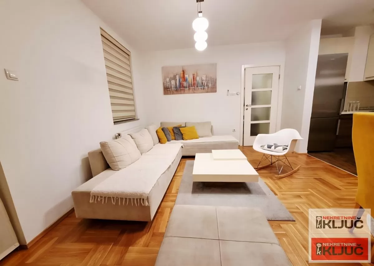 KOD SAJMA, 63m2, Trosoban, Namešten 3
