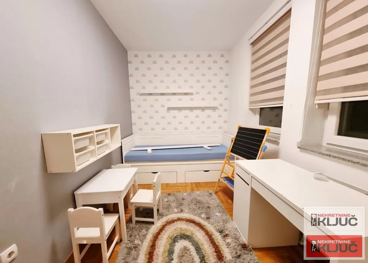 KOD SAJMA, 63m2, Trosoban, Namešten 8