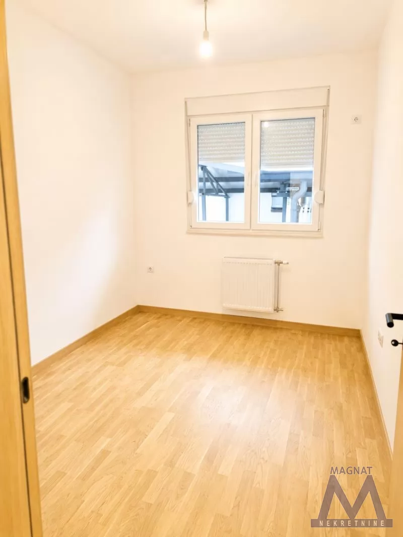 Stan,PETROVARADIN,PETROVARADIN,kv: 65, € 400, ID: 9101961 8