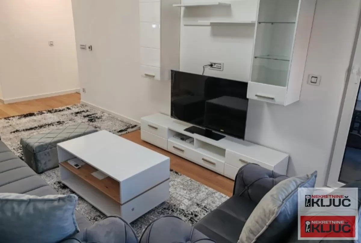 TELEP IZDAJE JE JEDNOIPOSOBAN STAN SA GARAŽNIM MESTOM 4