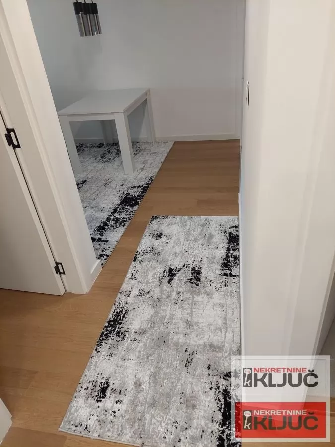TELEP IZDAJE JE JEDNOIPOSOBAN STAN SA GARAŽNIM MESTOM 9
