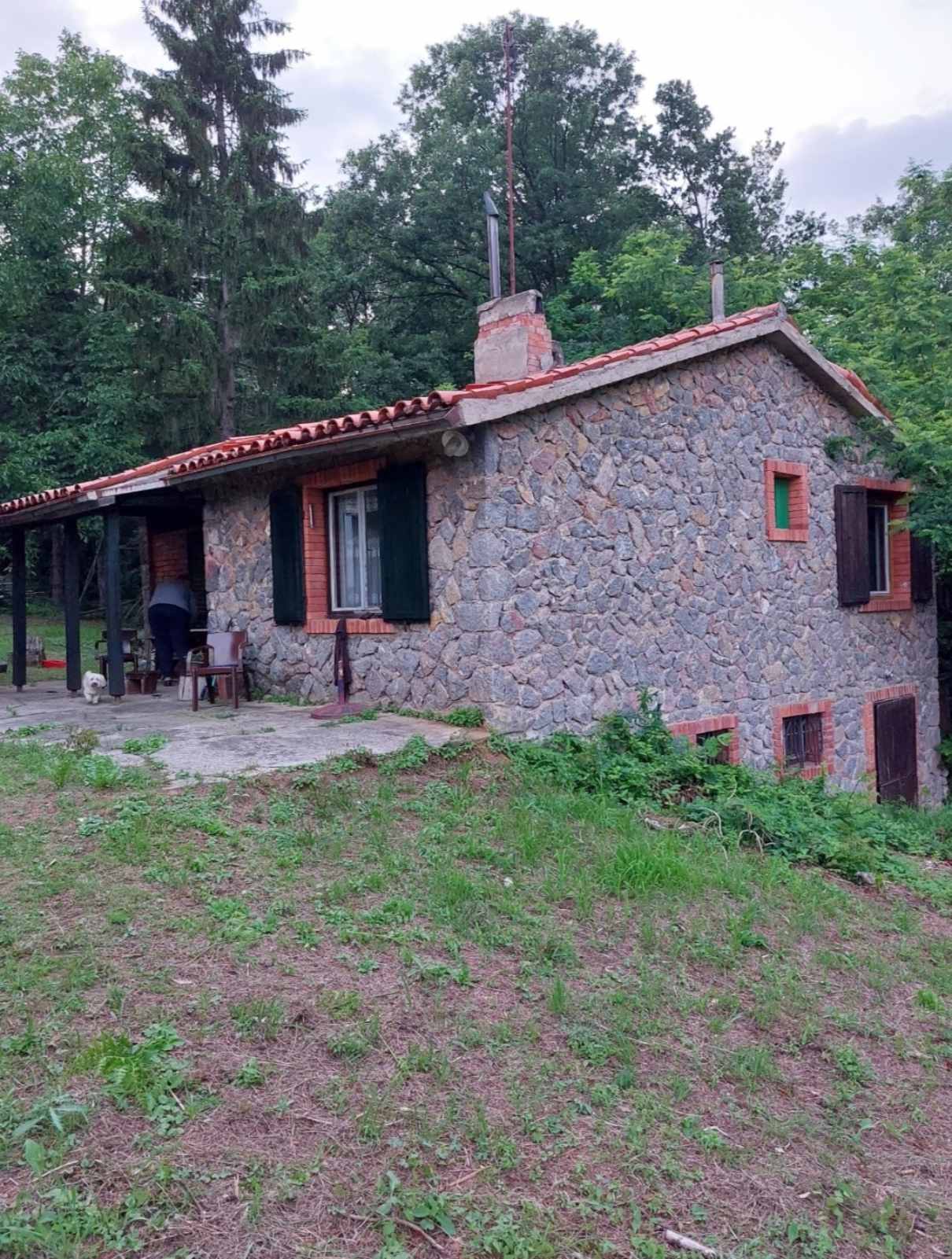 Prodajem kamenu kucu 1