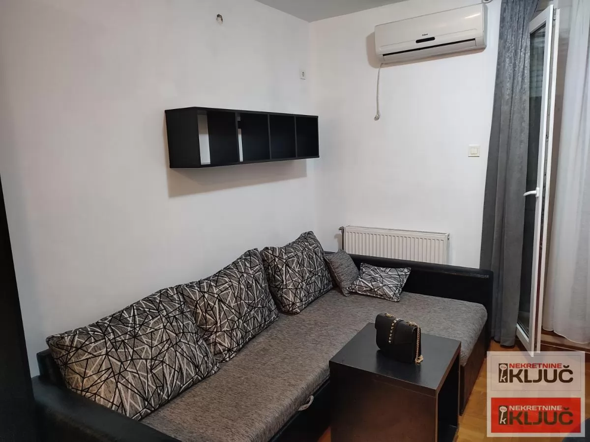 Garsonjera na Grbavici, 29 m², Novi Sad 1