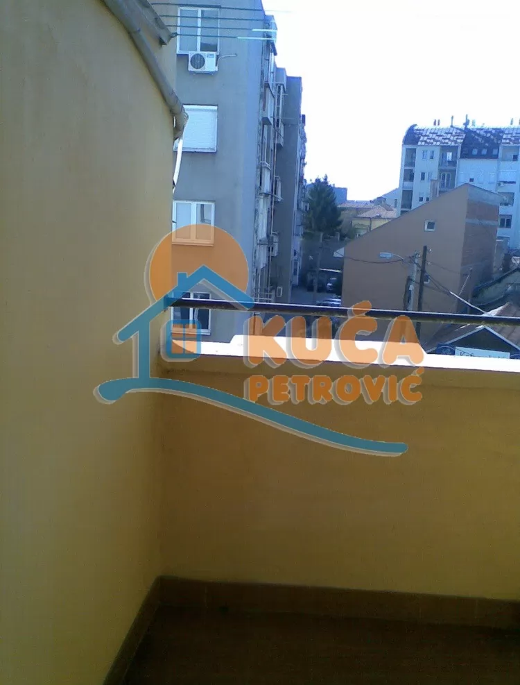 Trosoban stan, 98 m2, Centar, 7. jula ID: i-016769 14