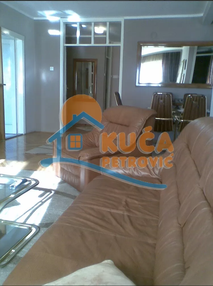 Trosoban stan, 98 m2, Centar, 7. jula ID: i-016769 8