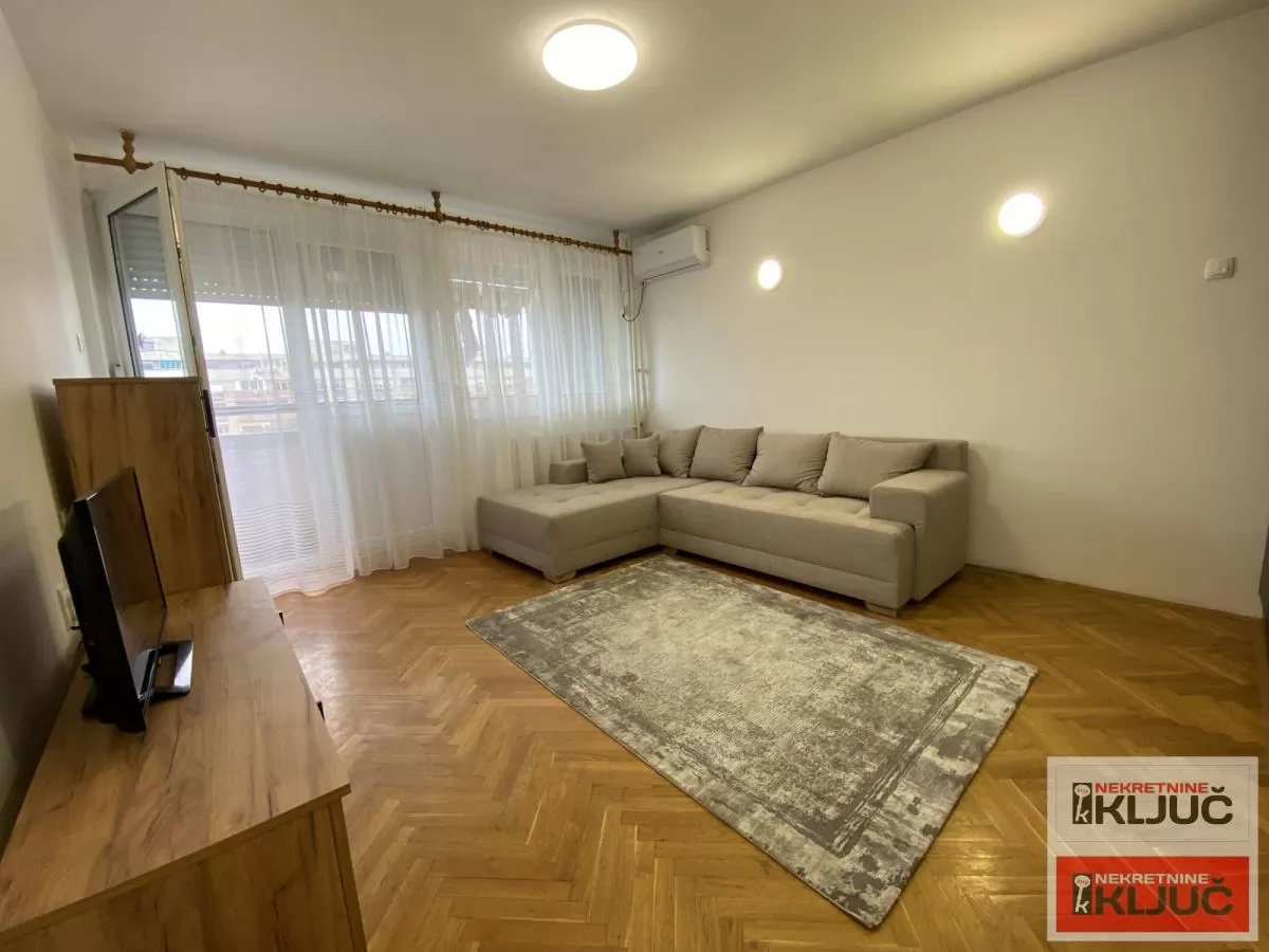 ŽELEZNIČKA STANICA IZDAJE SE DVOSOBAN NAMEŠTEN STAN 1