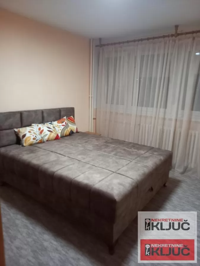 ŽELEZNIČKA STANICA IZDAJE SE DVOSOBAN NAMEŠTEN STAN 13