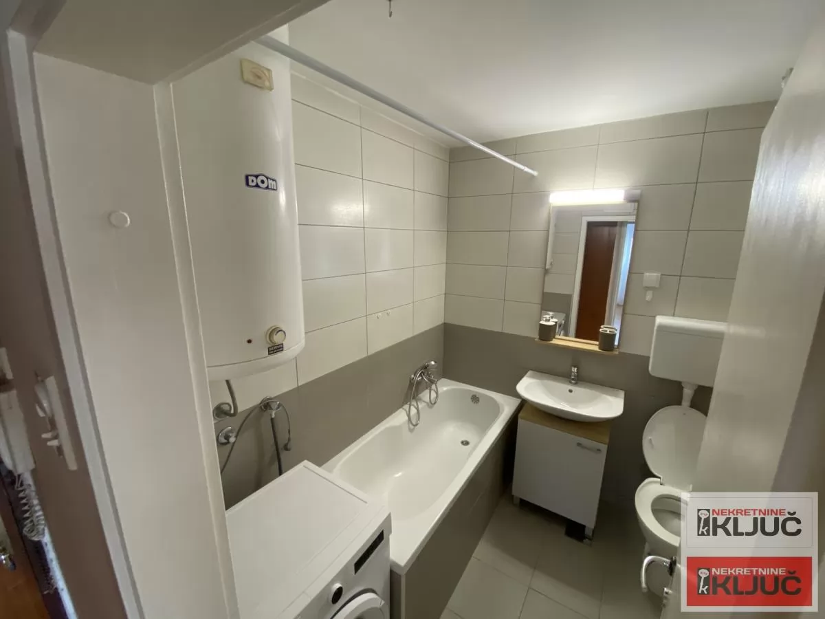ŽELEZNIČKA STANICA IZDAJE SE DVOSOBAN NAMEŠTEN STAN 15