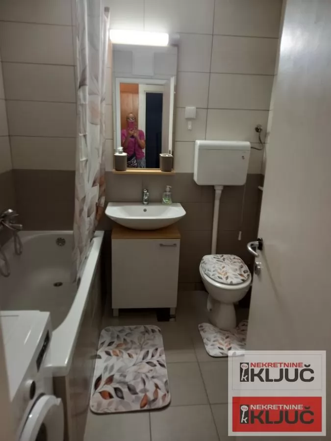 ŽELEZNIČKA STANICA IZDAJE SE DVOSOBAN NAMEŠTEN STAN 18