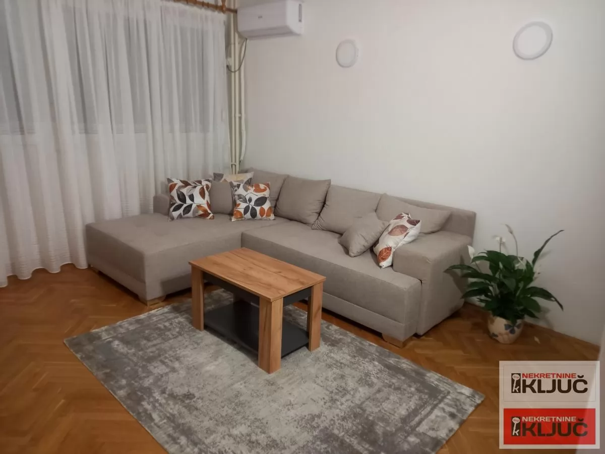 ŽELEZNIČKA STANICA IZDAJE SE DVOSOBAN NAMEŠTEN STAN 3
