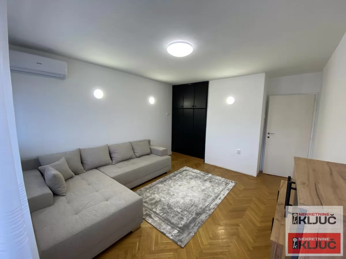 ŽELEZNIČKA STANICA IZDAJE SE DVOSOBAN NAMEŠTEN STAN 4