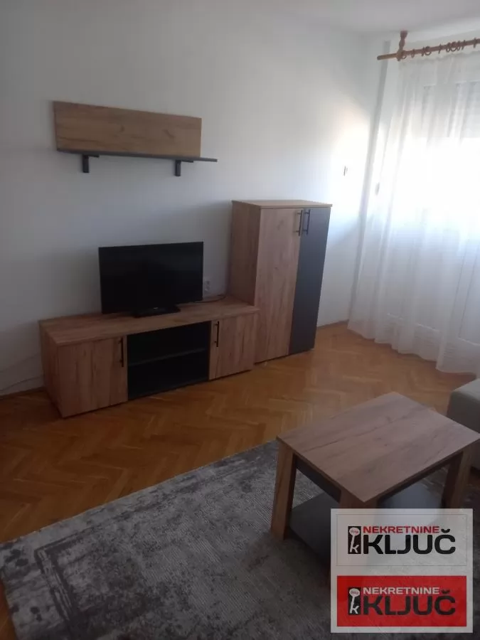 ŽELEZNIČKA STANICA IZDAJE SE DVOSOBAN NAMEŠTEN STAN 5