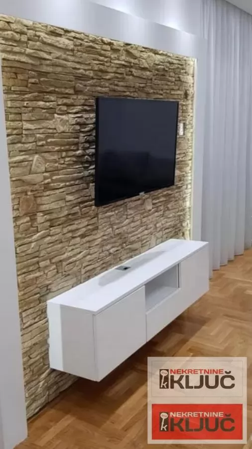 BULEVAR OSLOBOĐENJA IZDAJE SE JEDNOIPOSOBAN NAMEŠTEN STAN 4