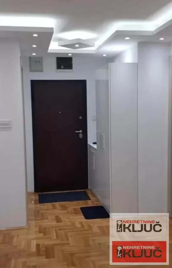 BULEVAR OSLOBOĐENJA IZDAJE SE JEDNOIPOSOBAN NAMEŠTEN STAN 8