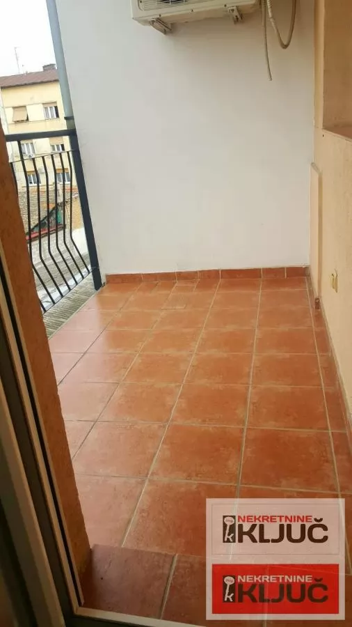 CENTAR IZDAJE SE NAMEŠTENA GARSONJERA 10