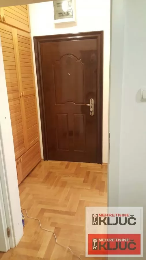 CENTAR IZDAJE SE NAMEŠTENA GARSONJERA 5