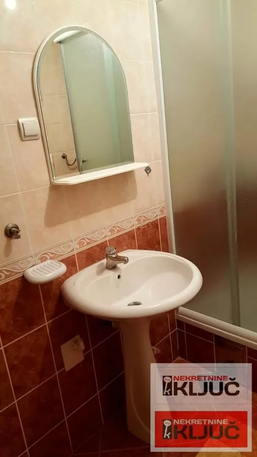 CENTAR IZDAJE SE NAMEŠTENA GARSONJERA 9