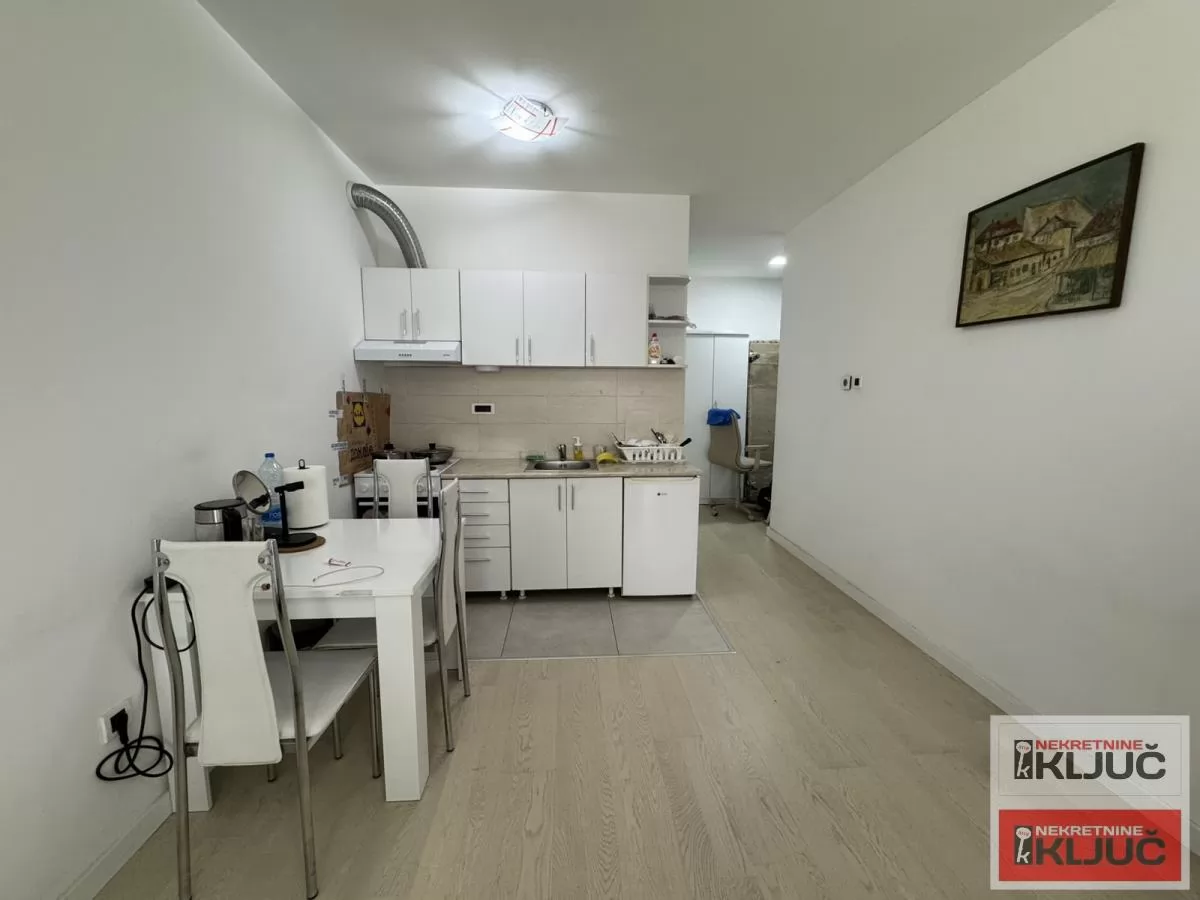 Garsonjera u centru Novog Sada, 25 m², prvi sprat 1