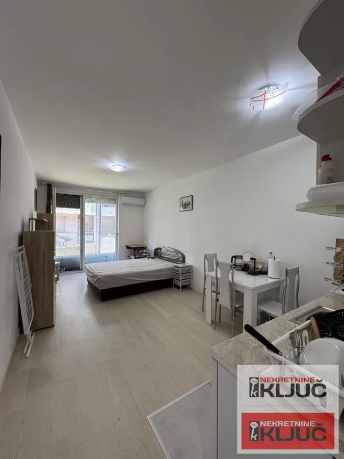 Garsonjera u centru Novog Sada, 25 m², prvi sprat 3