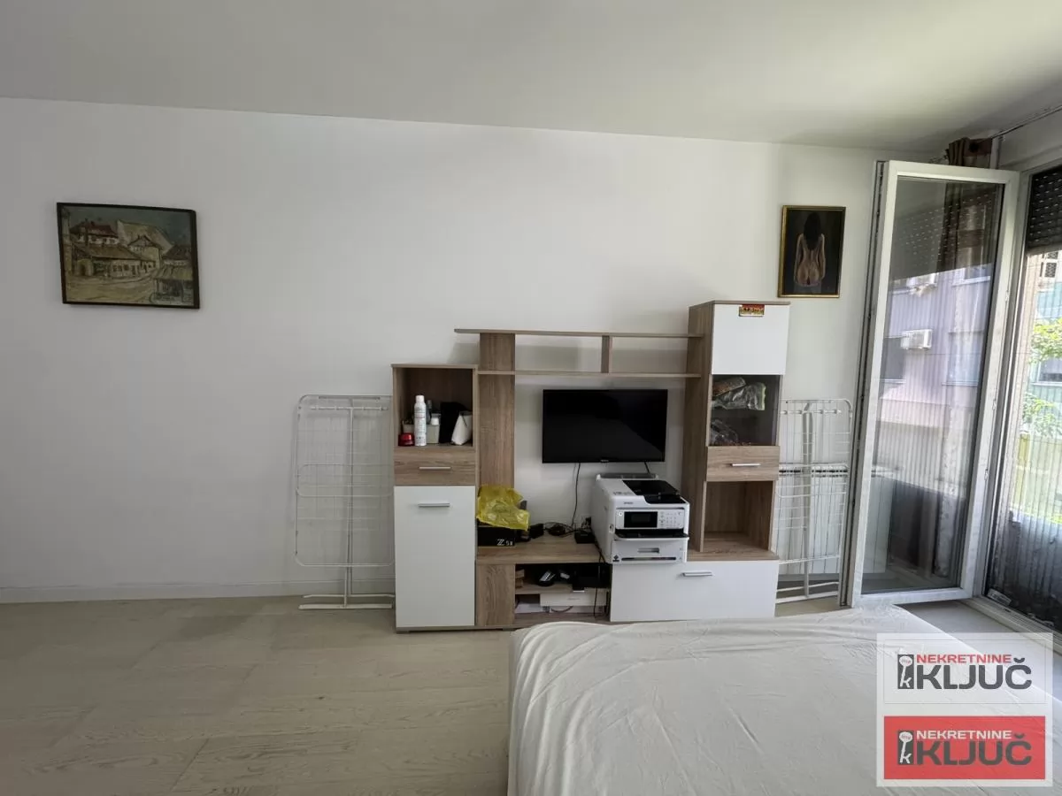 Garsonjera u centru Novog Sada, 25 m², prvi sprat 4