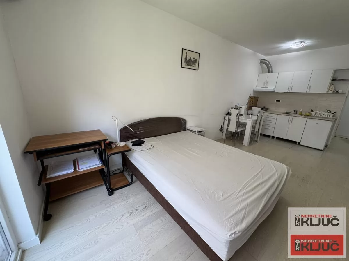 Garsonjera u centru Novog Sada, 25 m², prvi sprat 5