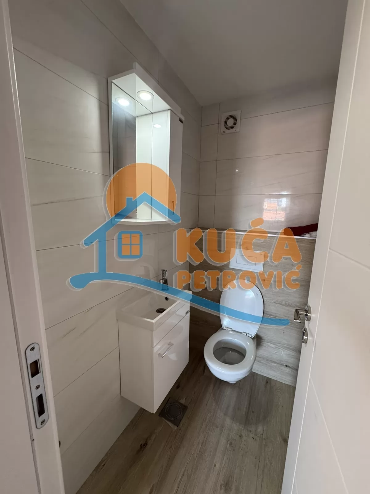 Lokal, 67 m2, Centar, Prvomajska ID: i-016802 11