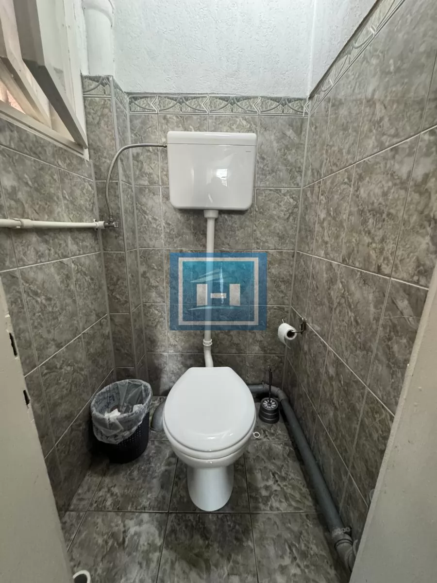 LOKAL ZA IZDAVANJE U PROMETNOJ ULICI – IDEALAN ZA KANCELARIJU ILI BIRO 5