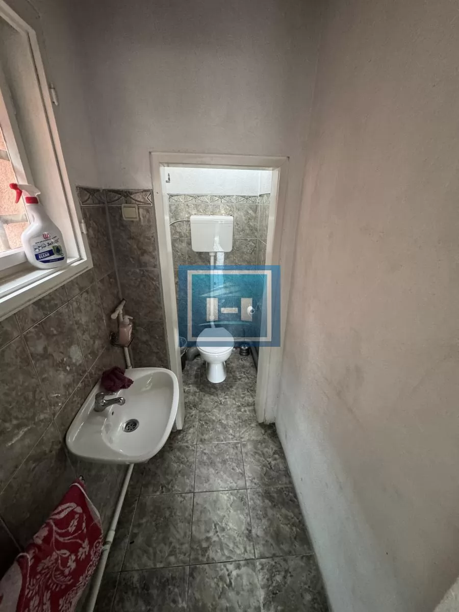 LOKAL ZA IZDAVANJE U PROMETNOJ ULICI – IDEALAN ZA KANCELARIJU ILI BIRO 6