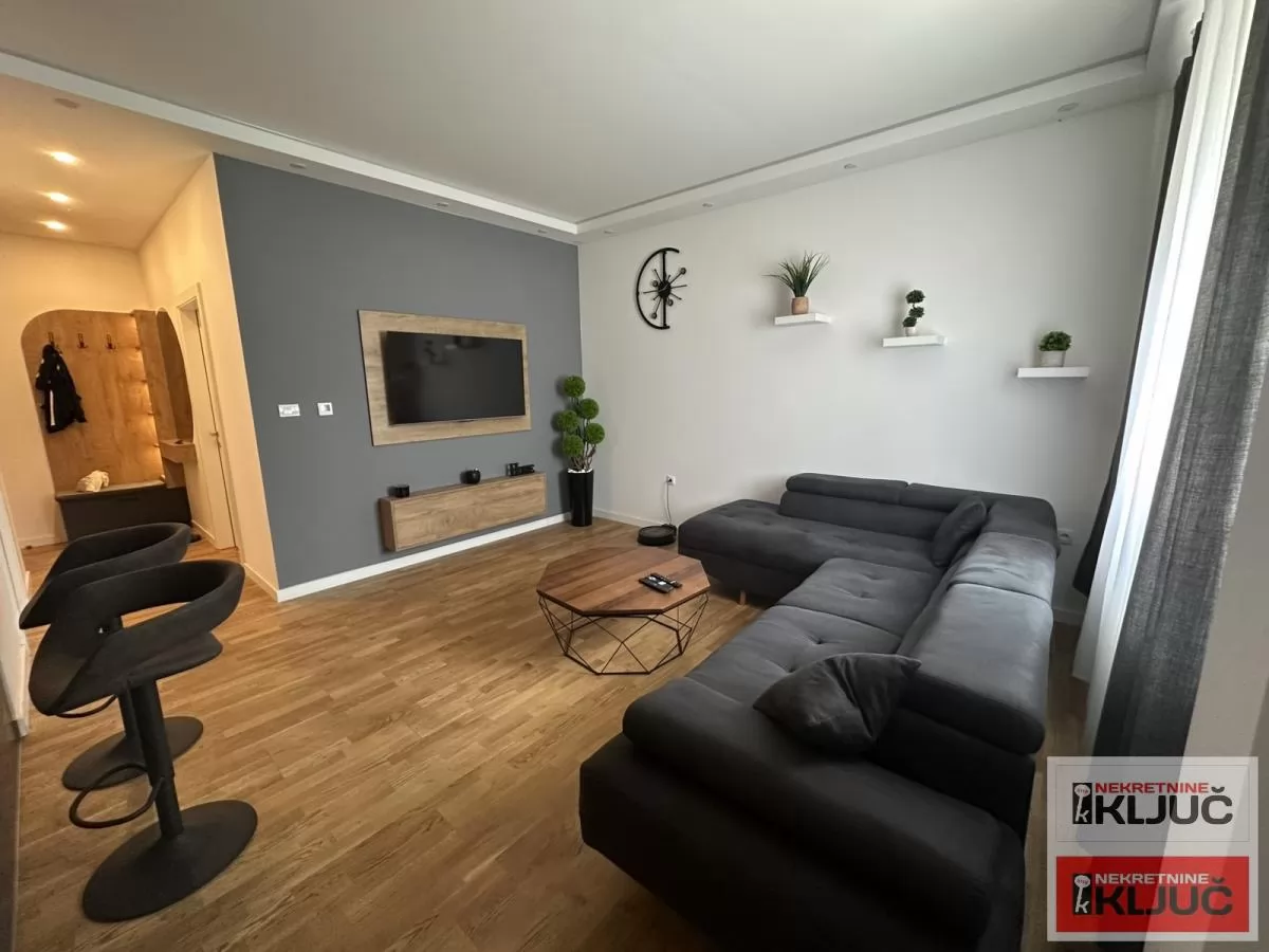 PETROVARADIN, 42m2, Jednoiposoban, Namešten 1
