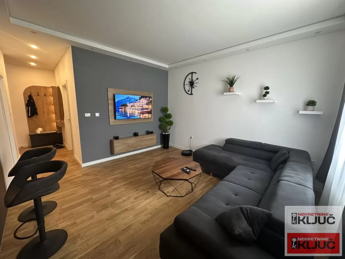 PETROVARADIN, 42m2, Jednoiposoban, Namešten 2