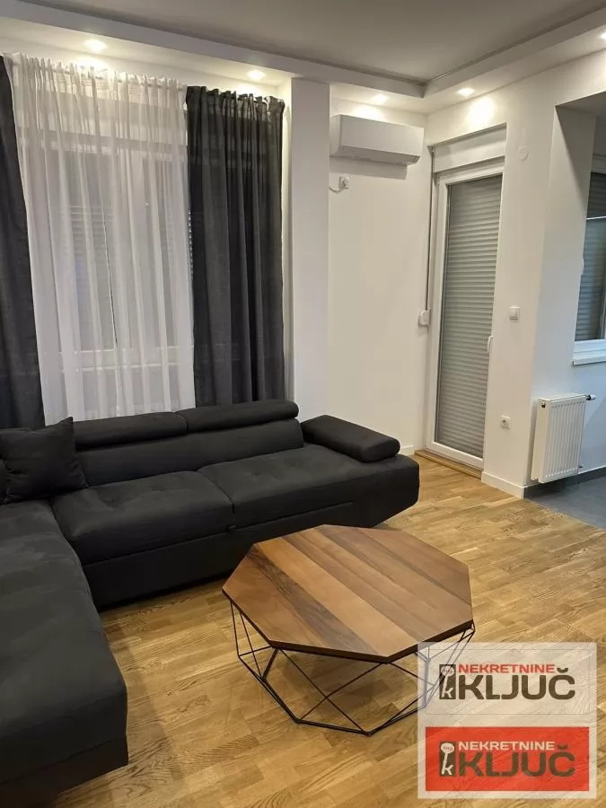 PETROVARADIN, 42m2, Jednoiposoban, Namešten 4